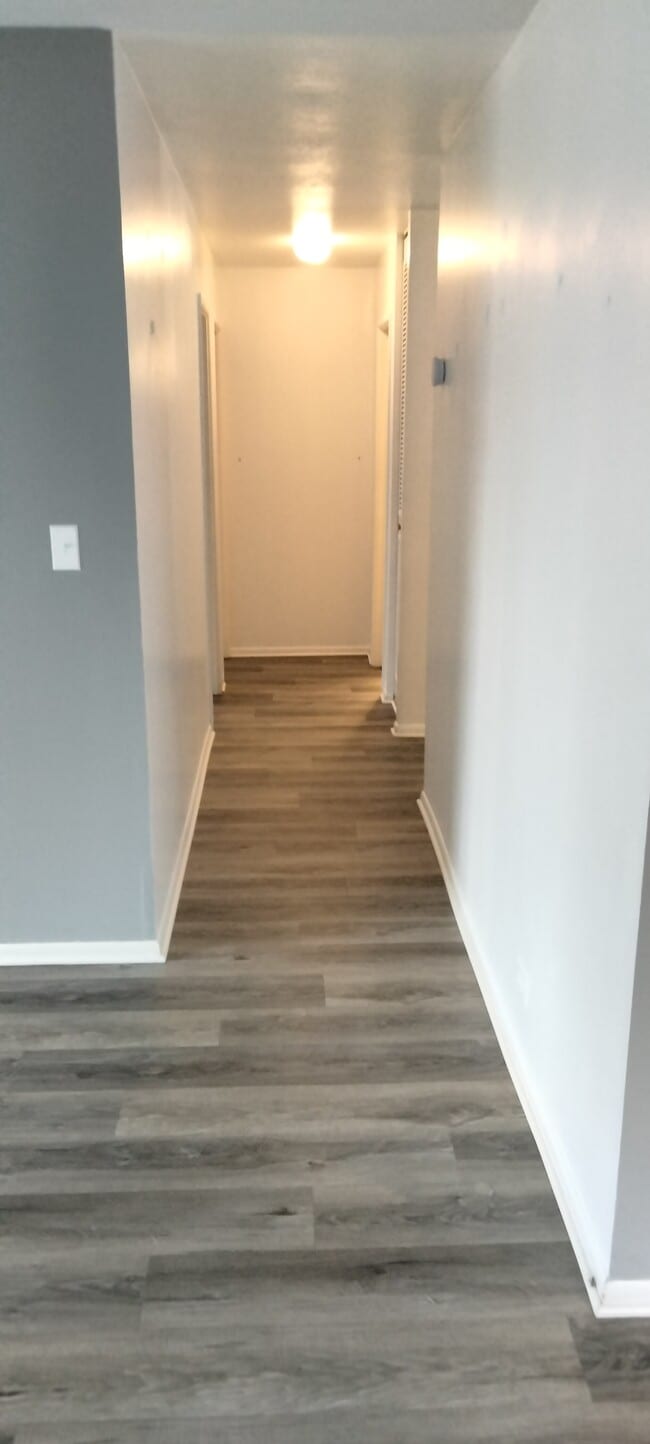 Building Photo - 1375 Rebecca Dr