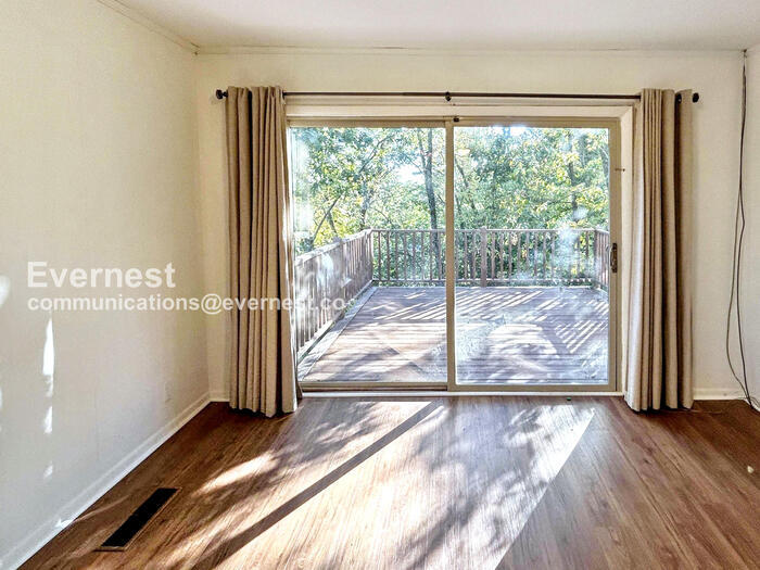 Building Photo - 409 Ferncliff Dr