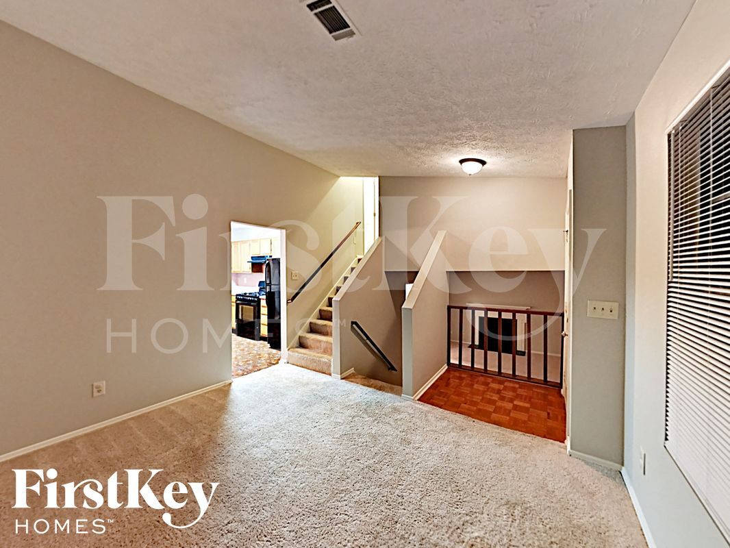 Building Photo - 1998 Glenwood Downs Dr