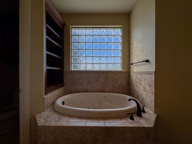 Building Photo - 1559 E Blackjack Rd E