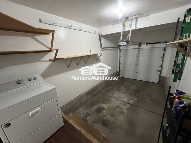 Building Photo - Elegant 2-bedroom 1-bathroom Single Story Townhome-NEW Carpet