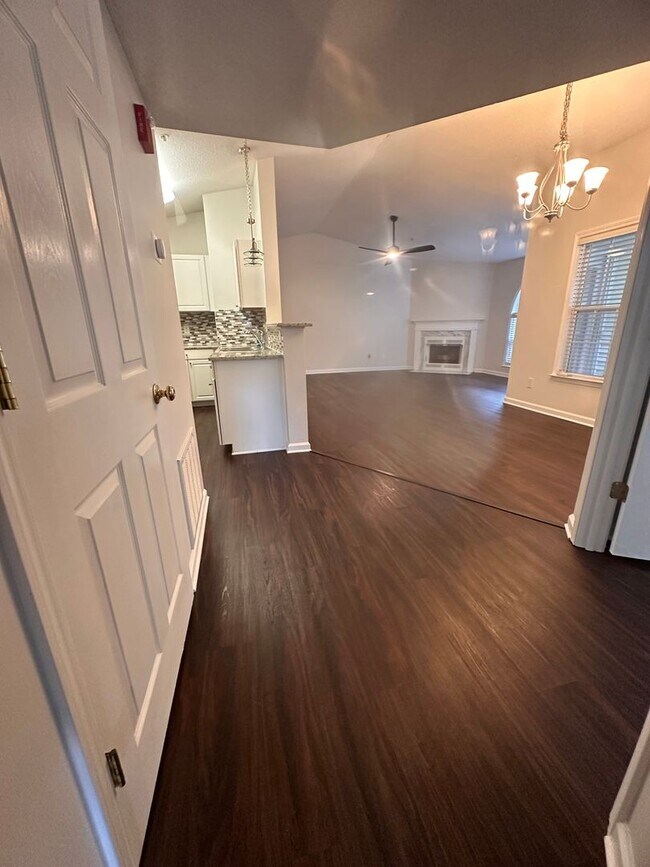 Building Photo - Cozy 2BR 2BA Condo in High Point