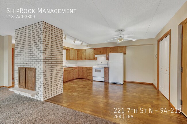 Building Photo - 221 7th St N