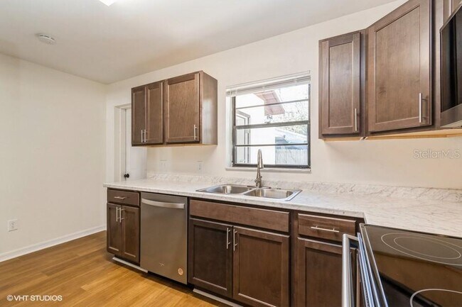 Building Photo - 2522 NW 4th Terrace