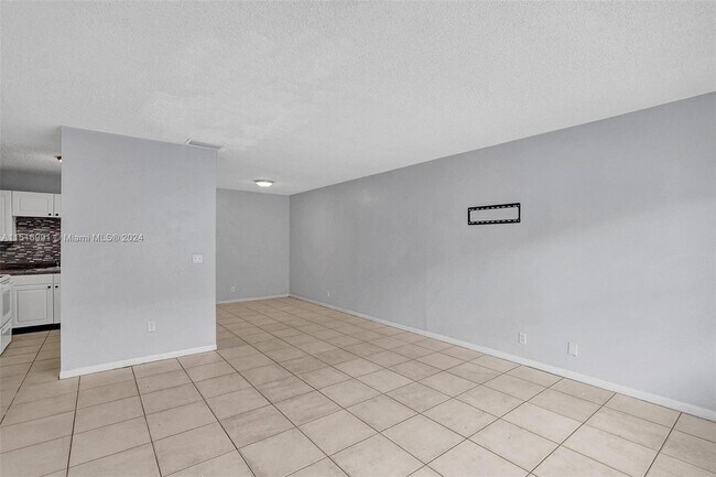 Building Photo - 5316 NW 24th Ct