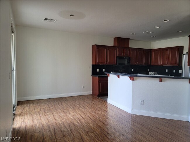 Building Photo - 6140 Pine Villa Ave