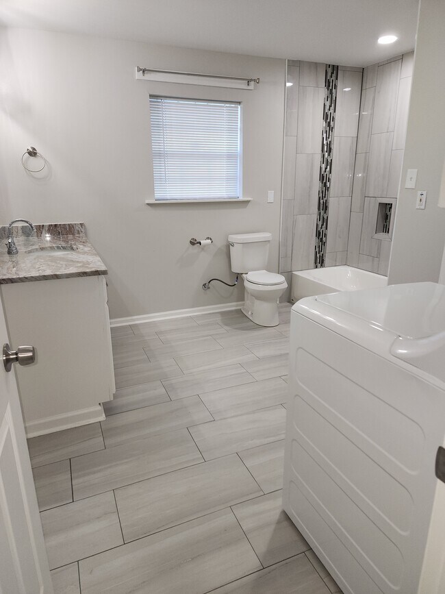 bathroom - 1939 S Ringer Ave