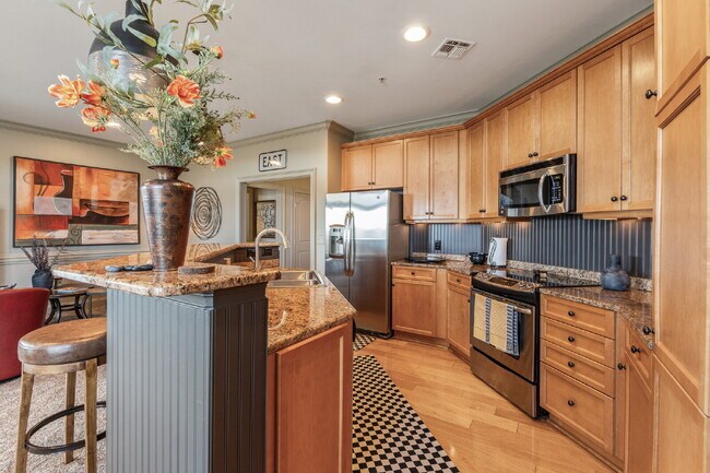 Building Photo - Luxury resort-style living: Fully furnished condo on the Cumberland River less than 25 miles from...