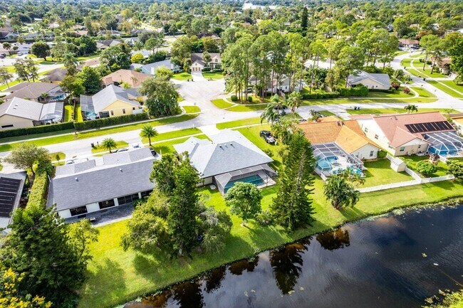Building Photo - 13471 Barberry Dr