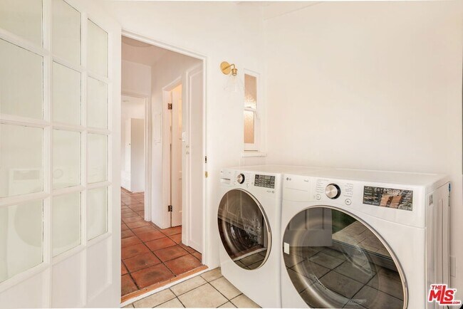 Building Photo - 2228 Prospect Ave