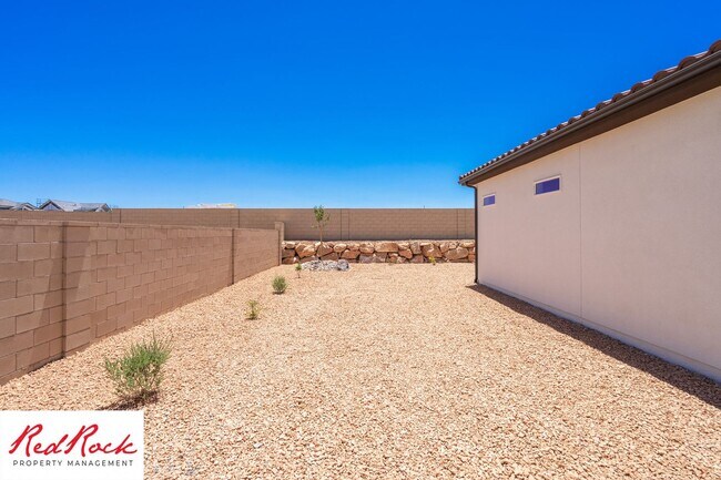 Building Photo - Brand New Stand Alone Home In Desert Color