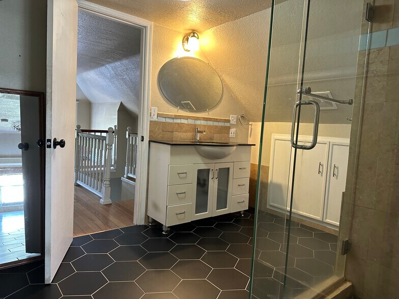 Building Photo - 1330 S Grant St