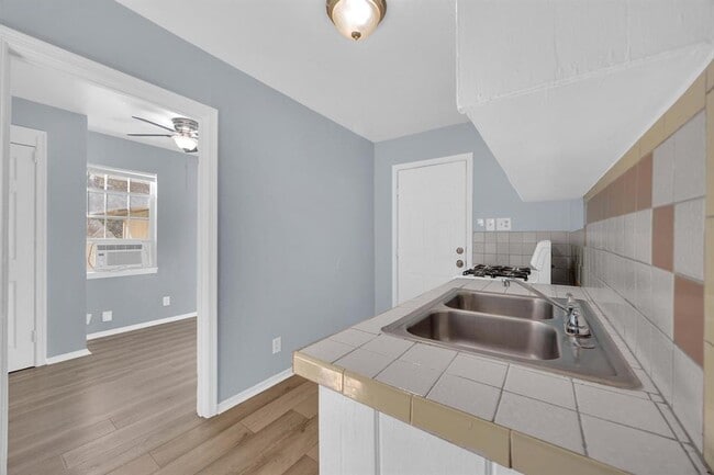 Building Photo - 1144 Northwestern Ave