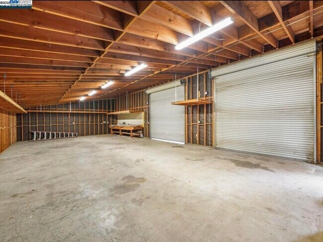 Building Photo - 1588 Alamo Way