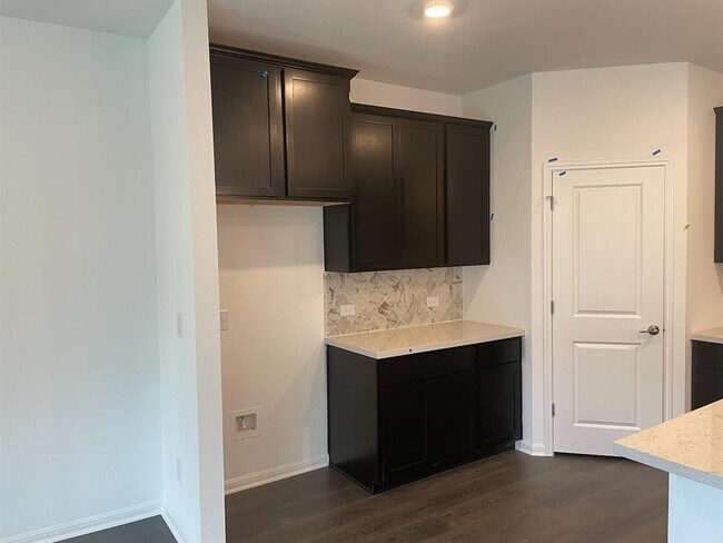 Building Photo - 116 Diorite Dr