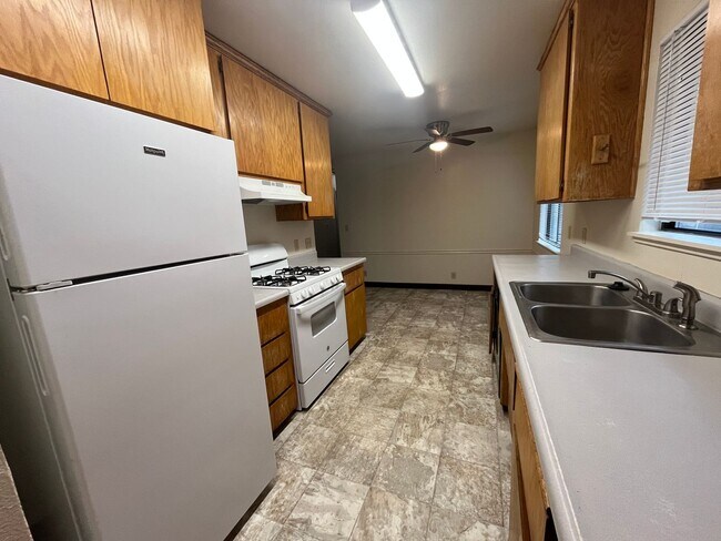 Building Photo - 1191 Hardenbrook Ave