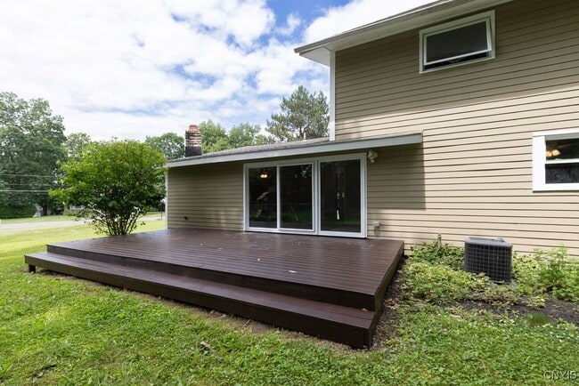 Building Photo - 117 Treeland Cir