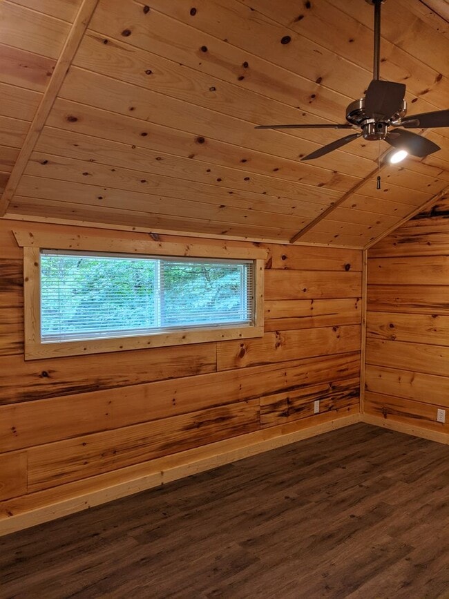 Building Photo - Private Black Mountain Cottage