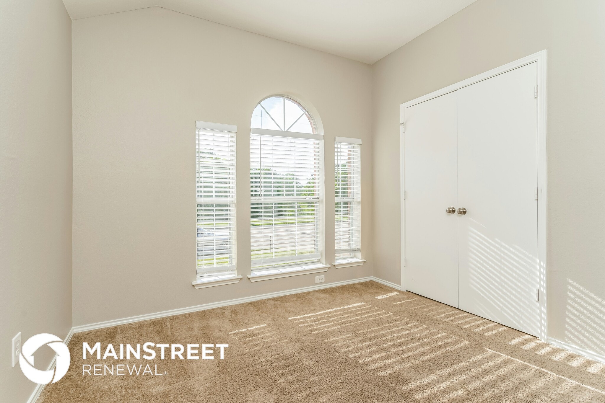 Building Photo - 717 Somerset Dr