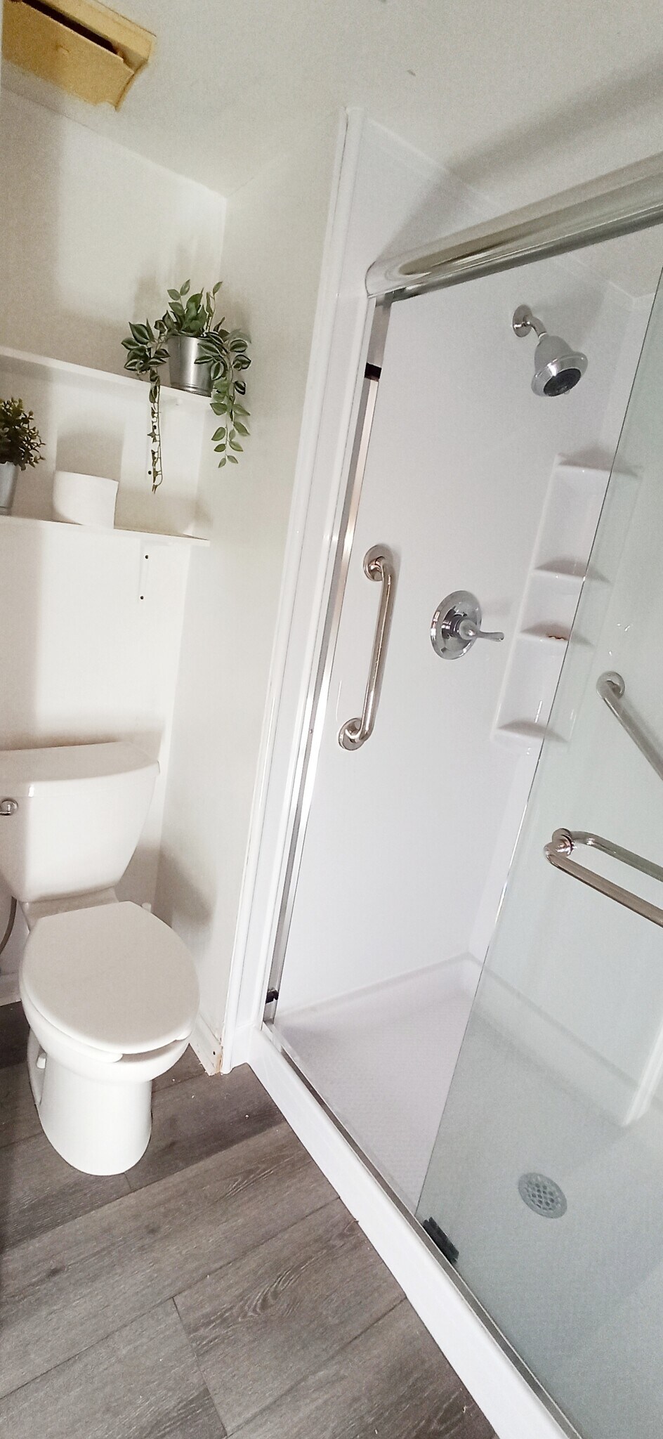 Bedroom # 1: Master Bathroom - 124 Roberts Ln