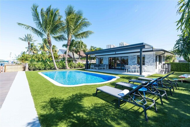 Primary Photo - 309 S Riverside Dr