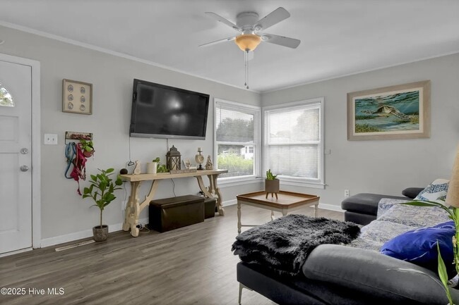 Building Photo - 236 Spruce Dr