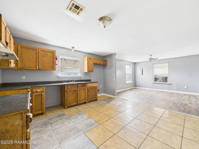 Building Photo - 615 Walker Rd