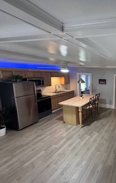 Building Photo - 536 Arsenal St