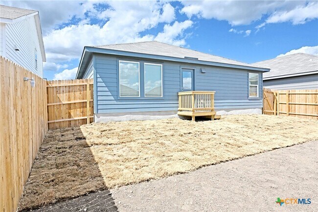 Building Photo - 1811 Lorena Wood