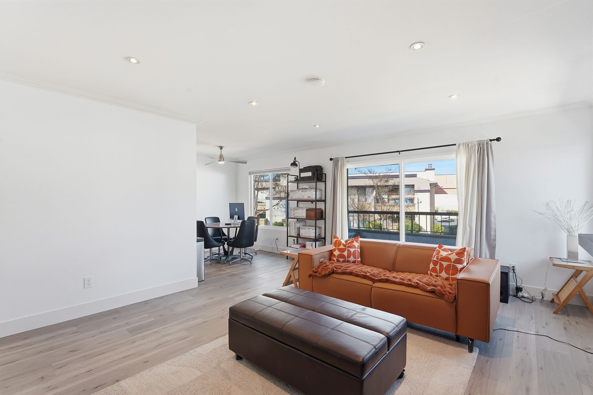 Building Photo - 450 W Vermont Ave