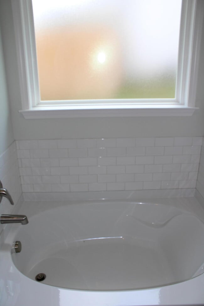 Building Photo - 921 Holbrook Dr