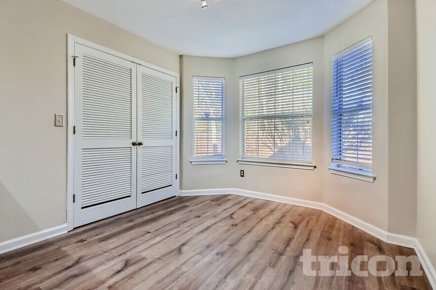 Building Photo - 589 Lakewater View Dr