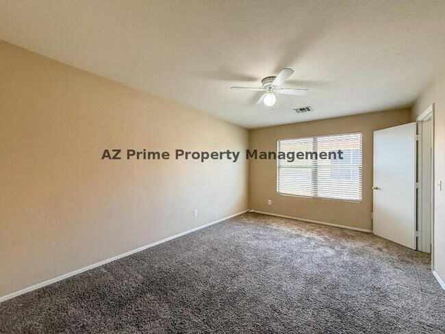 Building Photo - 583 W Racine Loop