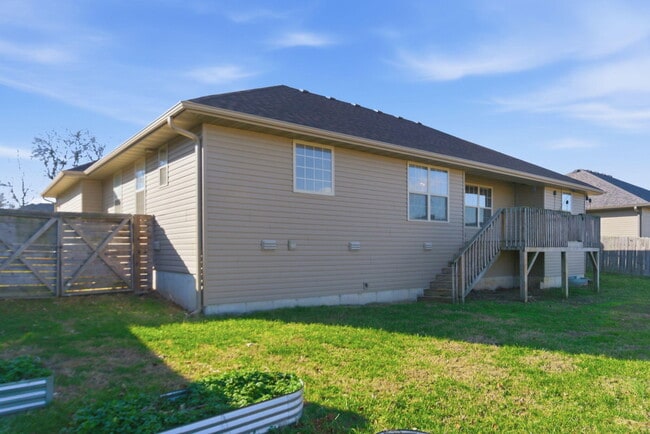 Building Photo - 205 E Lapis St