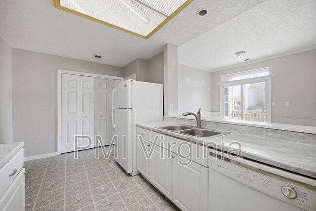 Building Photo - 724 Harbor Springs Trail
