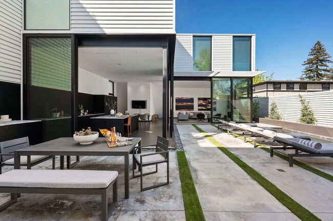 Building Photo - 214 Tucker St