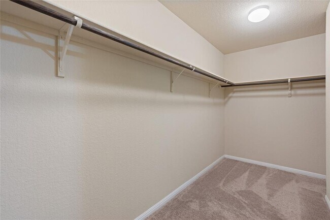 Building Photo - 10625 Menominee Falls Ln