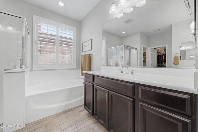 Building Photo - 12113 W Country Club Trail