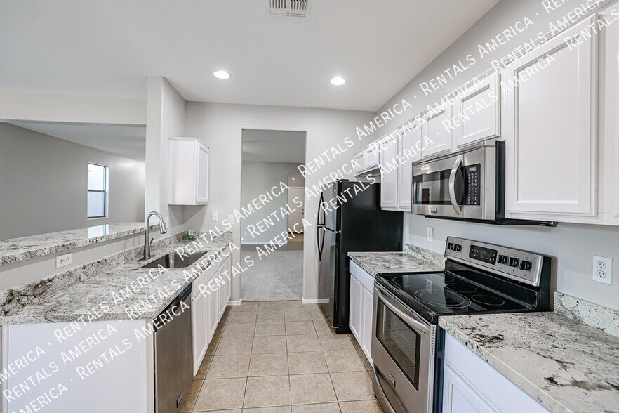 Building Photo - 7012 W Alta Vista Rd