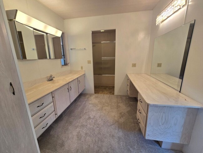 Building Photo - Light and Airy 2 Bedroom 2 Bath In Heather Glen Estates