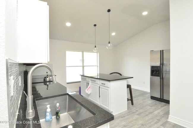 Building Photo - 911 Eldron Blvd SE