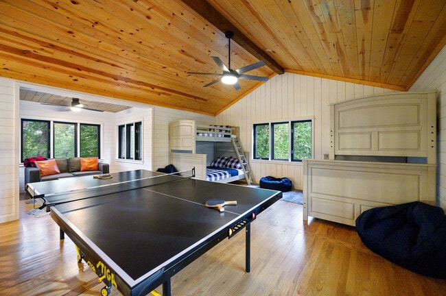 Building Photo - 47 White Pne Rd