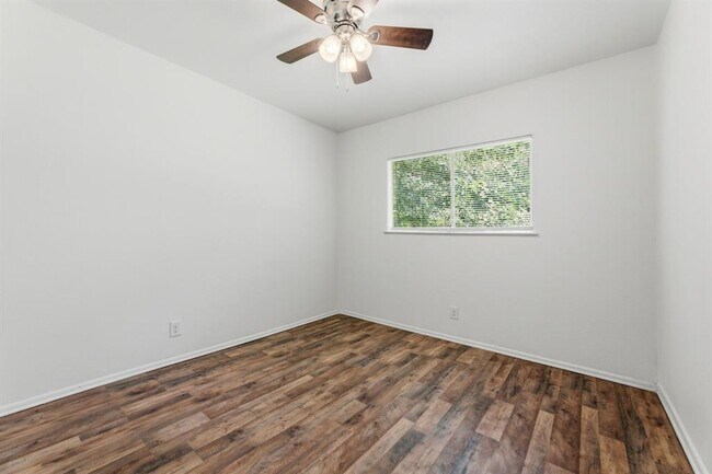 Building Photo - 6601 Stonleigh Pl