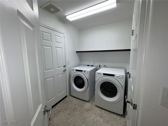 Building Photo - 7075 Jasper Hill Way