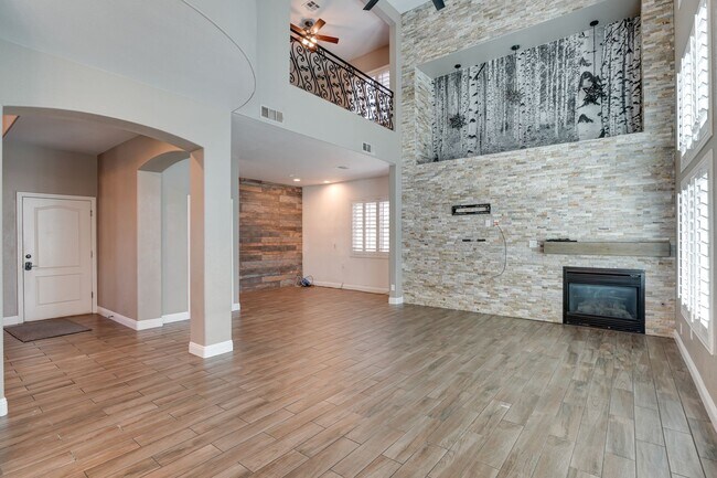 Building Photo - Luxurious 4 bd 3.5 bth Henderson Home in G...