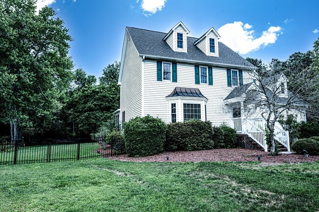 Building Photo - 1004 Somerset Ct