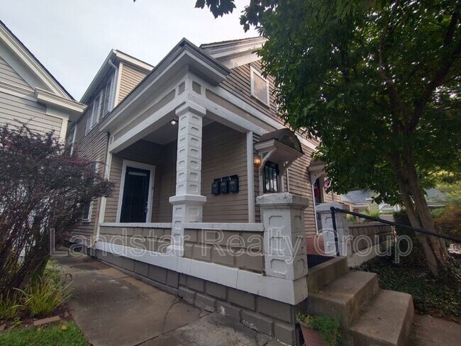 Building Photo - 2127 Grinstead Dr