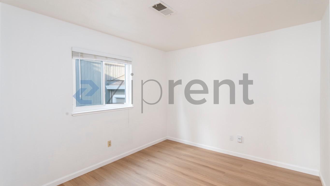 Building Photo - Unit