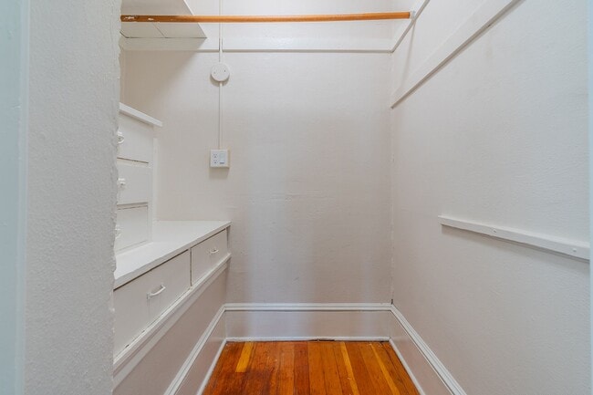 Floorplan - Avenue Building: Centrally located in University District!