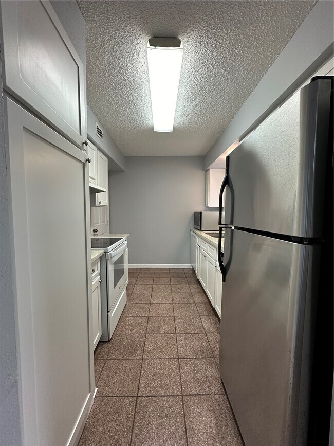 Building Photo - 6701 Sands Point Dr